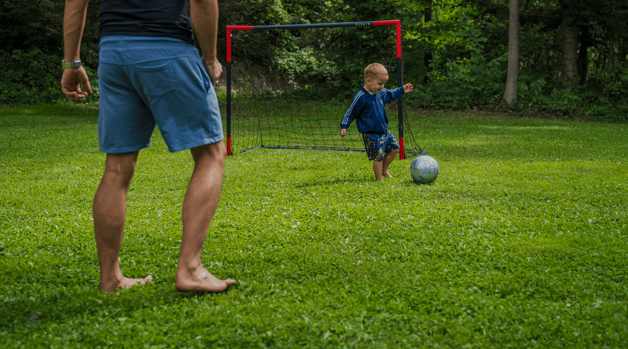 Boisko do piłki nożnej - aktywne wakacje w górach z dziećmi