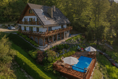 Basen z podgrzewaną wodą