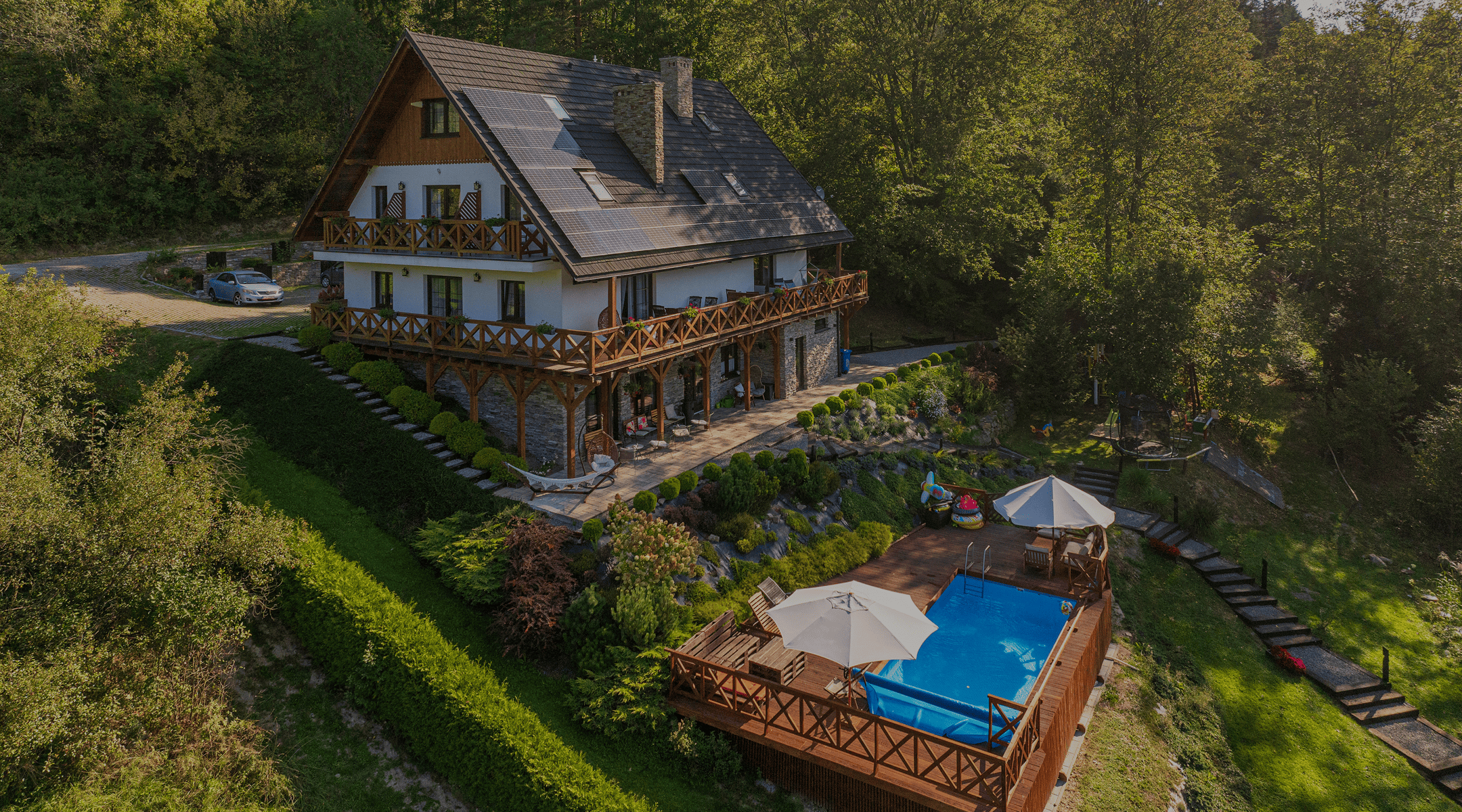 Basen z podgrzewaną wodą 9 Basen i apartamenty na tle gór – noclegi w górach z basenem