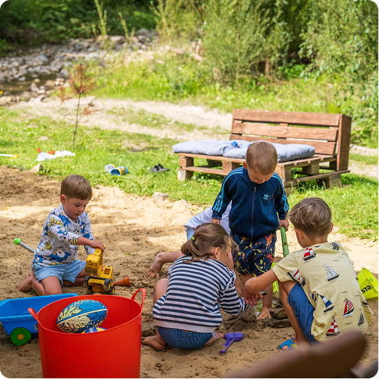 Dzieci 12 Piaszczysta plaza
